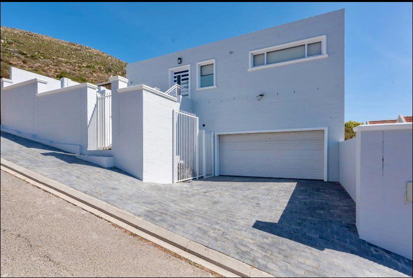 Bright & Spacious Family Home - Image 24